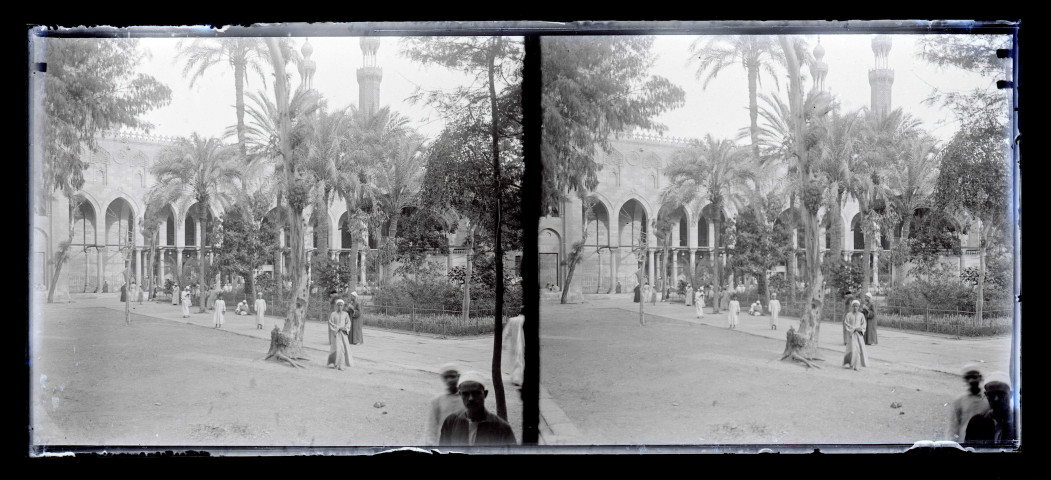 Jardin public au pied de la mosquée Al-Azhar au Caire (Égypte).