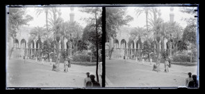 Jardin public au pied de la mosquée Al-Azhar au Caire (Égypte).