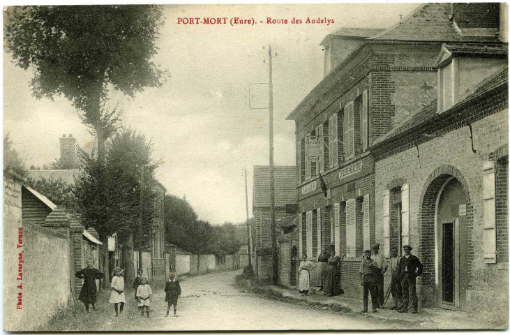 Port-Mort. Route des Andelys.