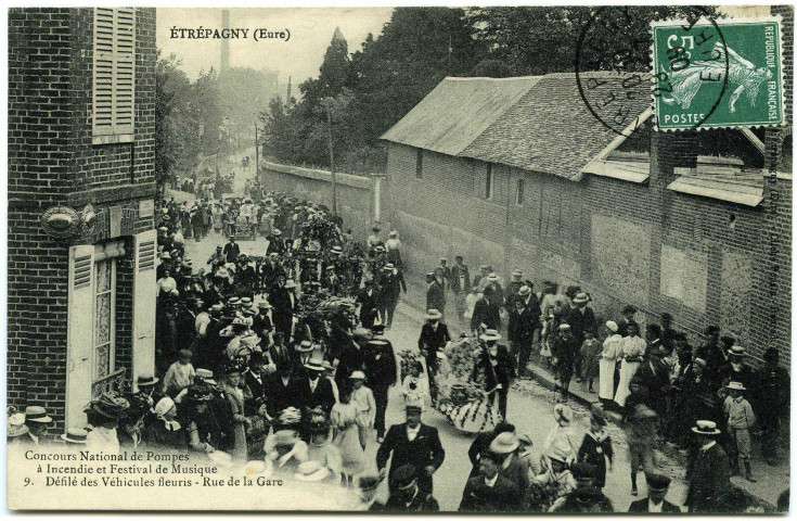 Etrépagny. Concours National de Pompes à Incendie et Festival de Musique. - 9. - Défilé des Véhicules fleuris. - Rue de la Gare.