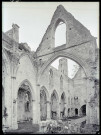 Tour et pignons des ruines et vestiges de l'abbaye de Jumièges (Seine-Maritime).