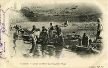 TUNISIE. - Lavage des Olives pour recueillir l'Huile
