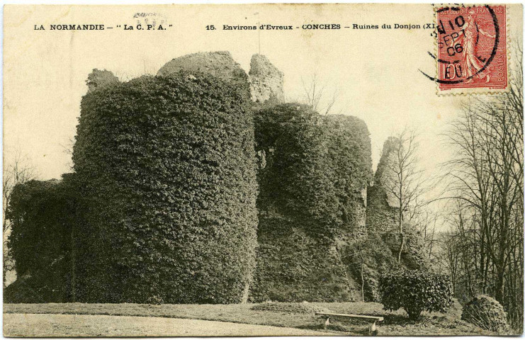 Conches-en-Ouche. Ruines du Donjon XIe siècle.