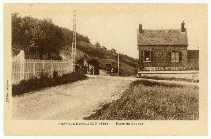 Fontaine-sous-Jouy. Place de Launay.