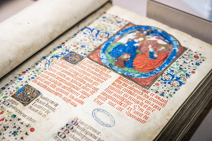 Manuscrit enluminé représentant l'Assomption de la vierge. Mathologe de la confrérie Saint Michel de Gisors.