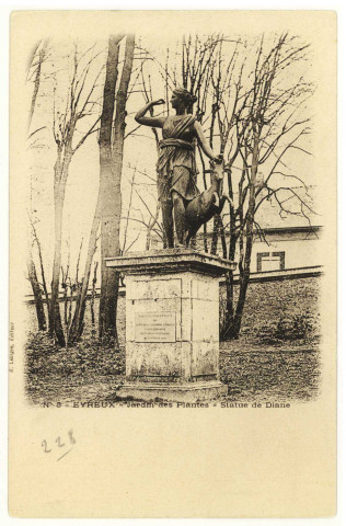 Evreux-Ville. Jardin des Plantes - Statue de Diane.
