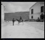 Cavalier sur sa monture dans la campagne sicilienne.