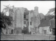 Ruines et vestiges d'édifice religieux.