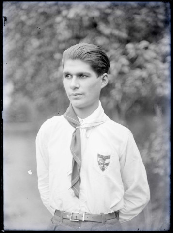 Portrait d'un jeune homme de la Jeunesse Ouvrière Chrétienne (J.O.C.).