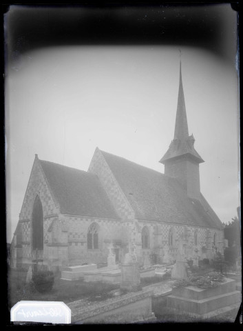 Vue d'ensemble de l'église et du cimetière de l'église de Sébécourt (Eure).