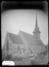 Vue d'ensemble de l'église et du cimetière de l'église de Sébécourt (Eure).