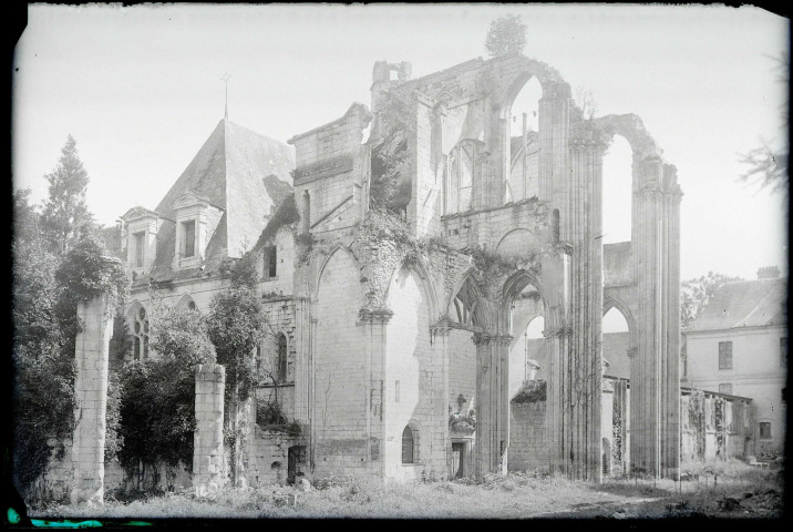 Ancienne abbaye de Saint-Jean-des-Vignes de Soissons (Aisne) dévastée par les bombardements allemands de la guerre 14-18.