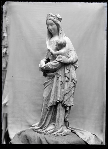 Statue de Vierge à l'enfant de l'église de Surtauville (Eure).