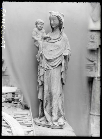 Statue de Vierge à l'enfant de l'église de Sancourt (Eure).