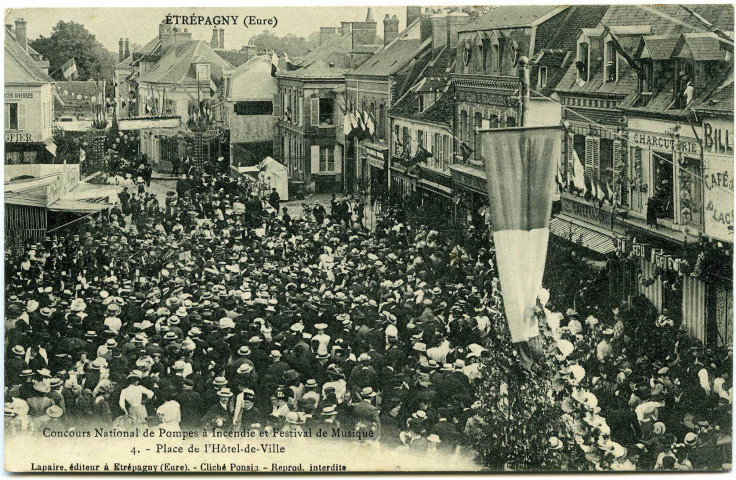 Etrépagny. Concours National de Pompes à Incendie et Festival de Musique. - 4. - Place de l'Hôtel-de-Ville.
