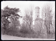 Donjon du château de Folleville (Somme).