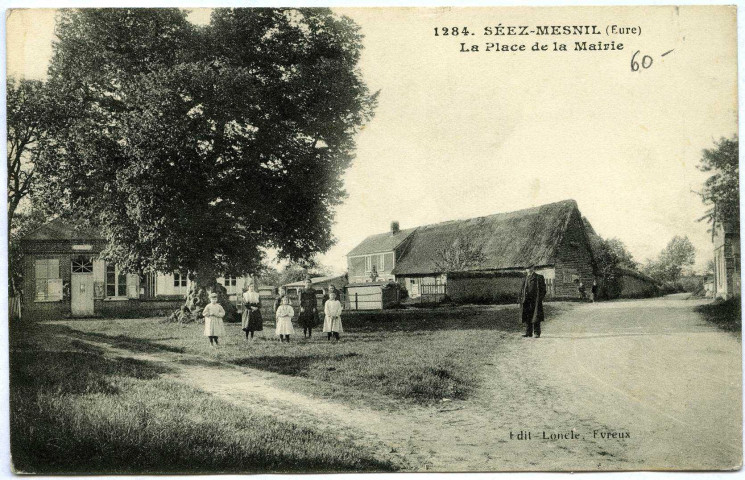 Seez Mesnil - La Place de la Mairie.