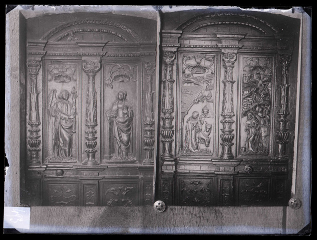 Église de Louviers (Eure), vantaux de portes près du chœur, gravures.