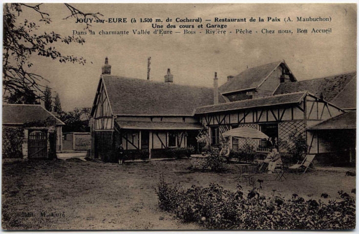 Jouy-sur-Eure. Jouy-sur-Eure (à 1,500 m de Cocherel) - Restaurant de la Paix (A. Maubuchon) - Une des cours et Garage - Dans la charmante Vallée d'Eure - Bois - Rivière - Pêche - Chez nous, Bon Accueil.