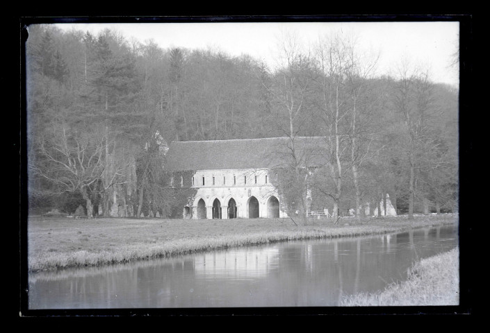 Ruines de l'abbaye de Fontaine-Guérard (Radepont, Eure).