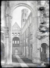 Tour et pignons des ruines et vestiges de l'abbaye de Jumièges (Seine-Maritime).