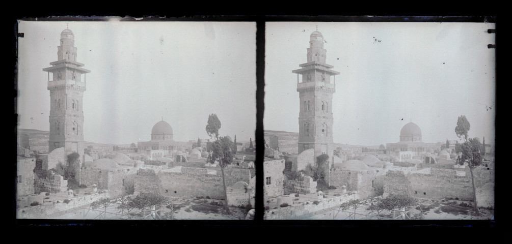 Minaret et mausolée.