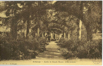 Giverny. Jardin de Claude Monet : Allée centrale.