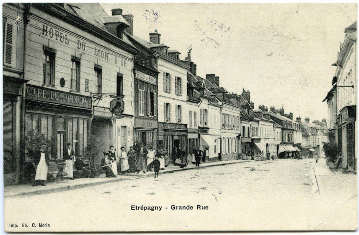 Etrépagny. Grande Rue.