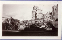 Evreux-Ville. Vue sur la Cathédrale après les bombardements de 1940.