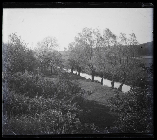 Rives de l'Iton.