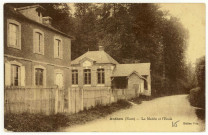 Authou. La Mairie et l'Ecole.