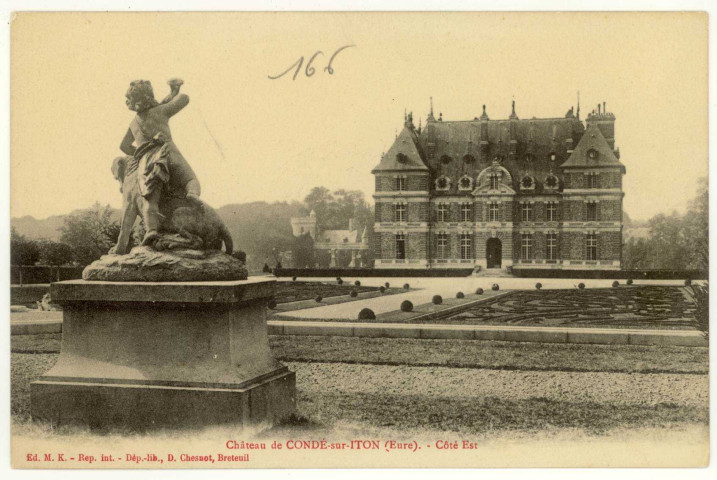 Condé-sur-Iton. Château de Condé-sur-Iton- Côté Est.