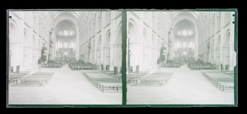 Le chœur et la nef de la Basilique et ancienne abbatiale Saint-Remi de Reims (Marne)