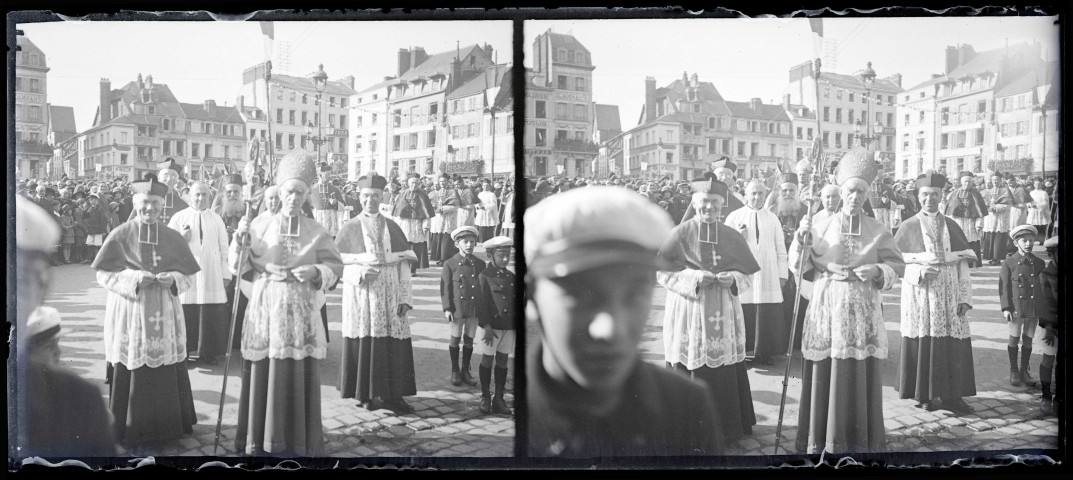 Procession en l'honneur de la béatification de Sainte-Thérèse de Lisieux à Lisieux (Calvados).