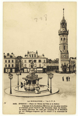 Evreux-Ville. Place de l'Hôtel de Ville et le Beffroi.
