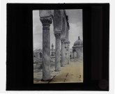 Ruines et vestiges d'un temple et minaret.