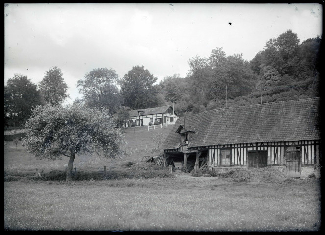Ferme et grange à colombages de la famille Delacour de Rosay-sur-Lieure (Eure).