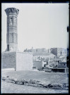 Minaret avec à l'arrière-plan la citadelle d'Alep (Syrie).