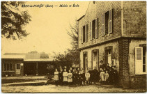 Bézu-la-Forêt. Mairie et Ecole.