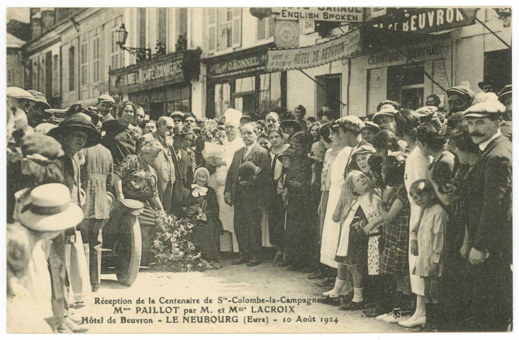 Neubourg (Le). Réception de la Centenaire de Ste-Colombe-la-Campagne - Mme Paillot par M. etMme Lacroix - Hôtel de Beuvron - Le Neubourg (Eure) - 10 Août 1924.