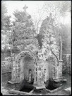 Fontaine de dévotion de la chapelle de Saint-Nicodème à Pluméliau (Morbihan).