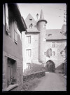 Maison-porche dite porte bécharie d'Uzerche (Corrèze).