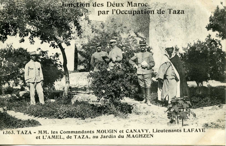 TAZA - MM. Les Commandants MOUGIN et CANAVY, Lieutenants LAFAYE et L'AMEL, de TAZA, au Jardin du MAGHZEN
