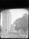 Vue d'ensemble de l'église et du cimetière d'Iville (Eure).