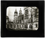 Cathédrale Notre-Dame d'Évreux (Eure), extérieur du transept et du cloître côté sud.