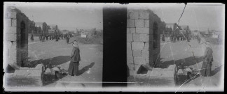 Villageois à la fontaine.