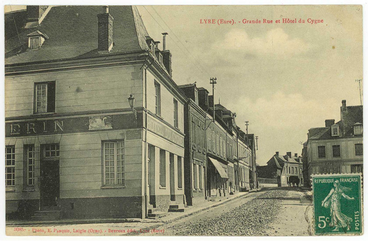 Neuve-Lyre (La). Grande Rue et Hôtel du Cygne.