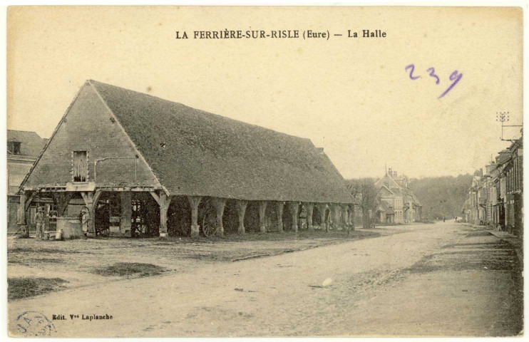 Ferrière-sur-Risle (La). La Halle.