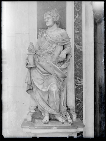 Statue de la Foi du mausolée de Catherine de Clèves de la chapelle du collège des Jésuites de Eu (Seine-Maritime).