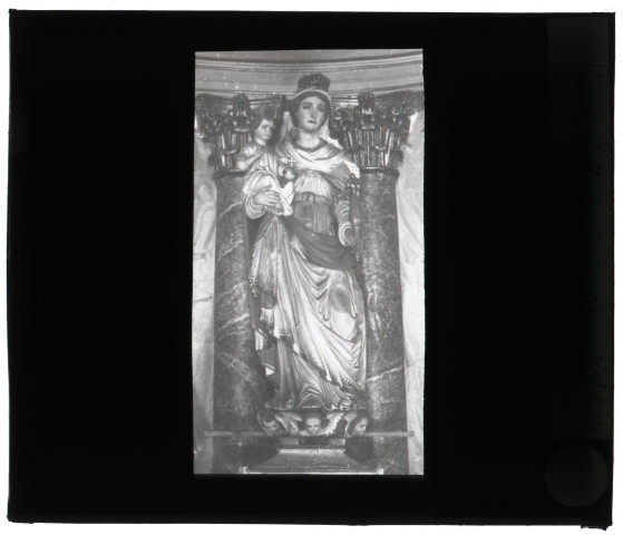 Église de La Vieille Lyre (Eure), statue de Vierge à l'enfant du XVIème siècle.